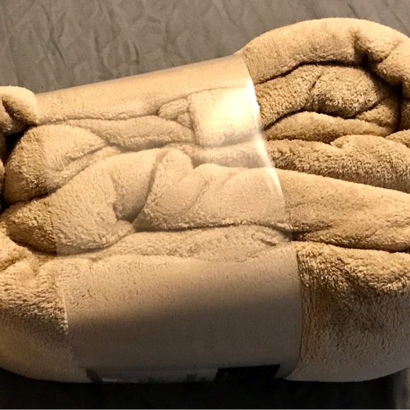 NWT! Super Soft Oversized 90”x90” Plush Blanket FULL / QUEEN Brownstone - Picture 2 of 10